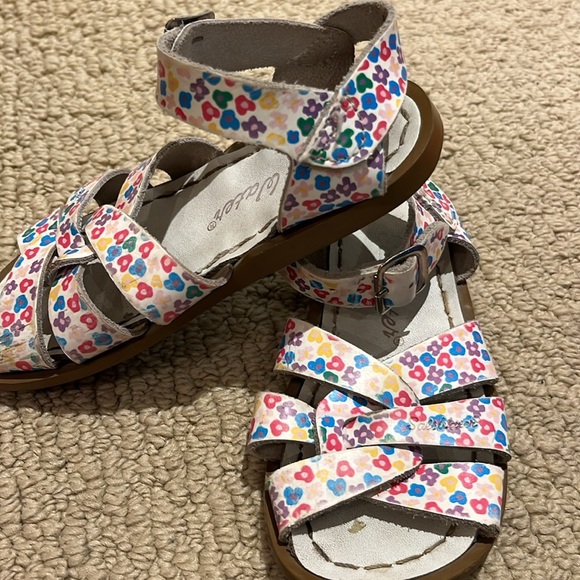 Floral salt water sandal - Picture 3 of 6